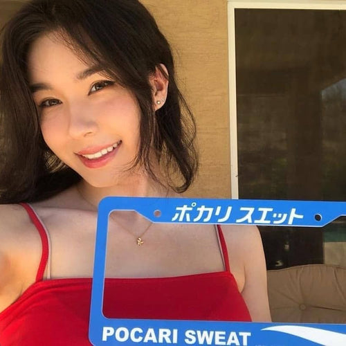 Customer car with a Bad Taste frame, shared by @hanabuu_